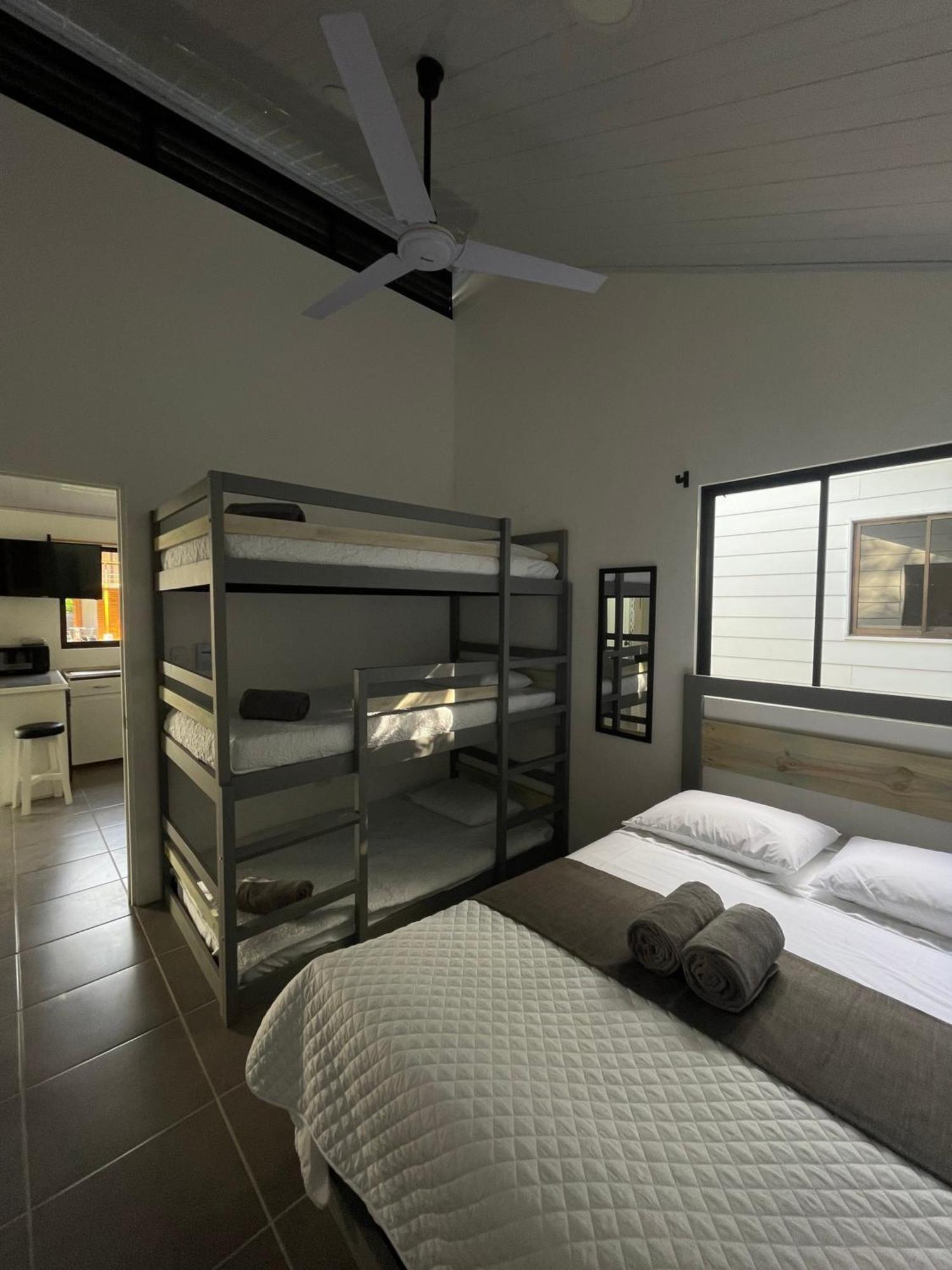 Bungalows Sloth Manzanillo  Extérieur photo
